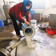 奶業(yè)困局，路在何方？