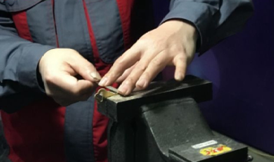 徒手配鑰匙、冰火焊鋼管……這些航天工匠們的超群技藝令人嘆服！