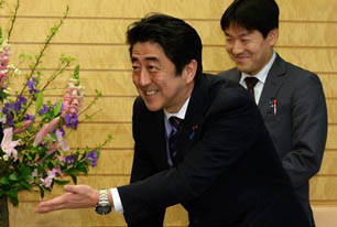 安倍，討來的達沃斯演講