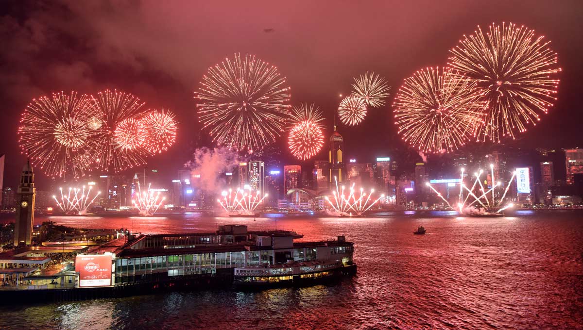 香港舉行慶?；貧w20周年煙花匯演