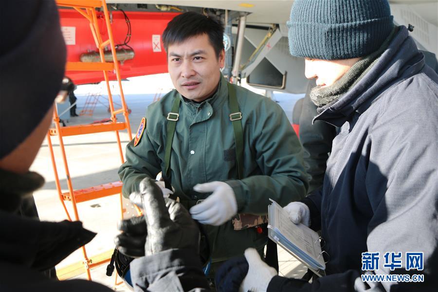 （建軍90周年·英雄·圖文互動）（2）聽，渤海灣有風吹過來——追記海軍某艦載航空兵部隊一級飛行員張超