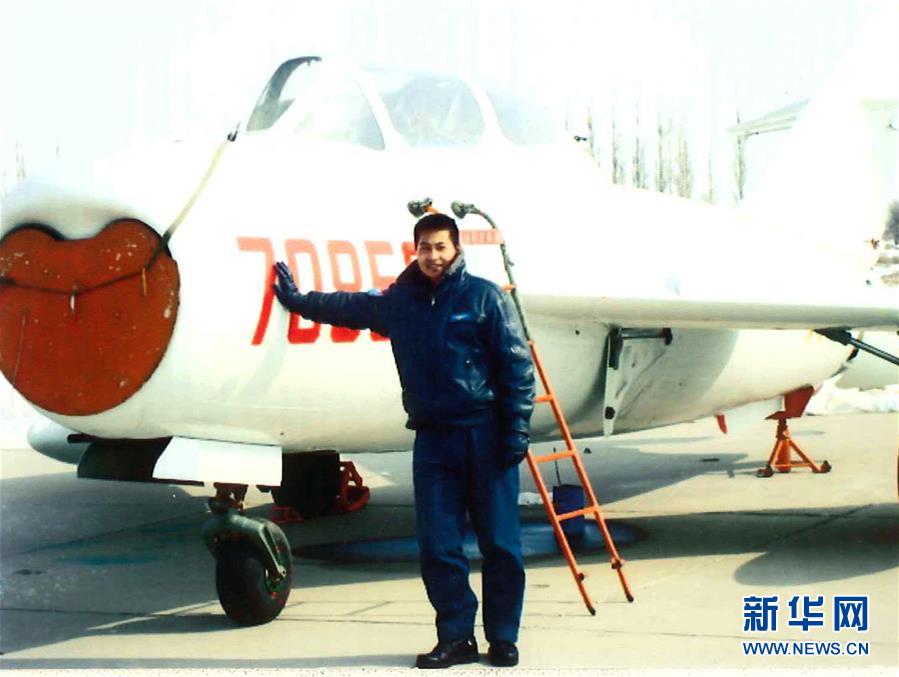 （建軍90周年·英雄·圖文互動）（3）聽，渤海灣有風吹過來——追記海軍某艦載航空兵部隊一級飛行員張超