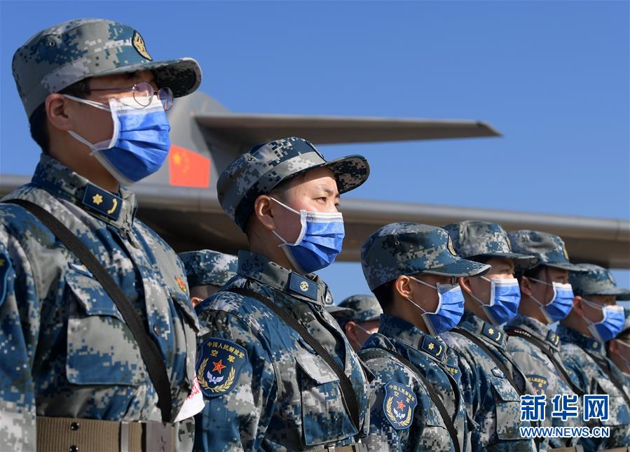 （聚焦疫情防控·圖文互動）（10）空軍第四次向武漢大規(guī)?？者\醫(yī)療隊員和物資