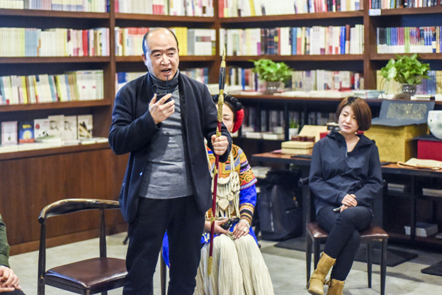 劉文濤：通過(guò)對(duì)每件兵器的復(fù)制，我們了解兵器造型與兵器制作的手藝，實(shí)現(xiàn)與古人的對(duì)話。