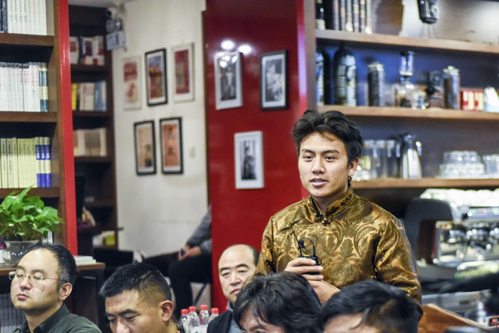 安久家族老八：我們的家族一直在做技藝的傳承，這是我們的使命，我們應(yīng)該承擔(dān)起來(lái)。希望能用我學(xué)到的知識(shí)，把我們家族的技藝推廣到更廣大的市場(chǎng)。