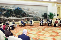 韓正會見中俄友好、和平與發(fā)展委員會第十四次全體會議與會代表