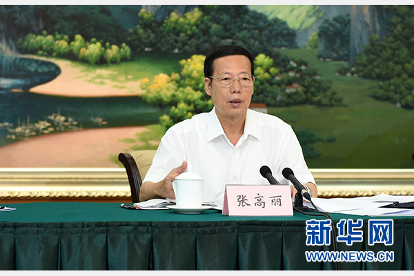 9月16日至18日，中共中央政治局常委、國務(wù)院副總理張高麗在廣西調(diào)研。這是9月17日，張高麗在南寧主持召開“十三五”規(guī)劃編制工作座談會。 新華社記者張鐸攝 