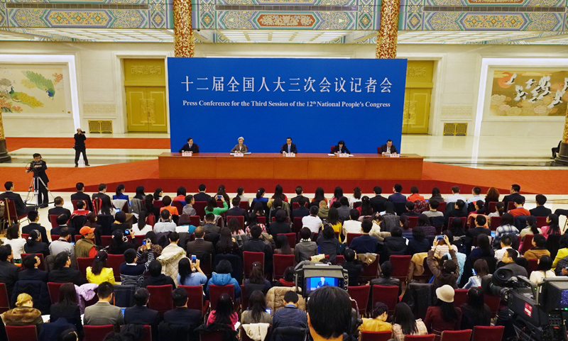 3月15日，國務(wù)院總理李克強在北京人民大會堂與中外記者見面，并回答記者提問。新華社記者 李賀 攝