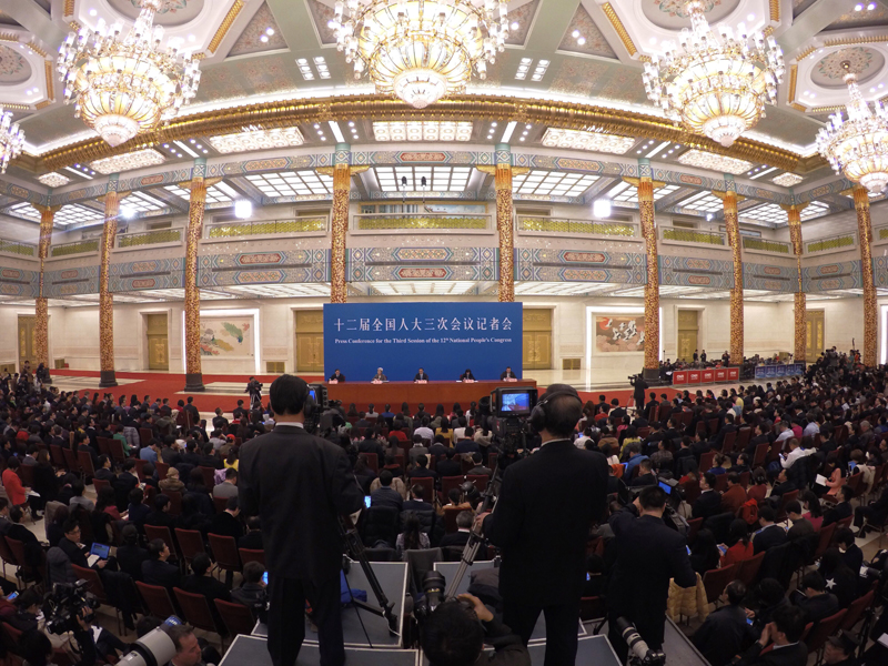 3月15日，國務(wù)院總理李克強在北京人民大會堂與中外記者見面，并回答記者提問。 新華社記者陳曄華攝