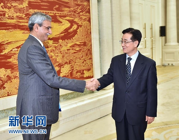 5月9日，中共中央書記處書記、中央紀(jì)委副書記趙洪祝在北京會(huì)見印度中央監(jiān)察委員會(huì)主席喬杜里。 新華社記者 李濤 攝