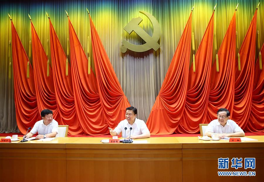 7月22日，中國(guó)科協(xié)和中央黨校聯(lián)合舉辦的科技領(lǐng)軍人才專題研修班在北京結(jié)業(yè)，中共中央政治局委員、國(guó)家副主席李源潮出席結(jié)業(yè)式并講話。新華社記者丁海濤攝