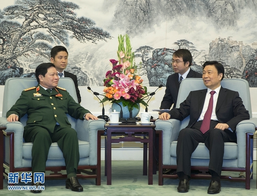8月29日，中共中央政治局委員、國(guó)家副主席李源潮在北京會(huì)見越南共產(chǎn)黨中央政治局委員、國(guó)防部長(zhǎng)吳春歷。 新華社記者丁林?jǐn)z