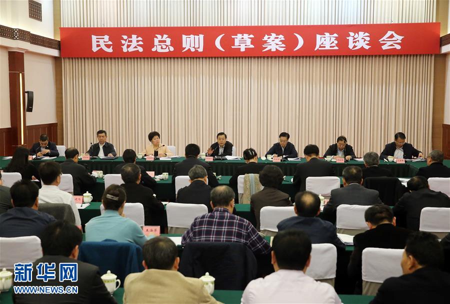 這是11月23日，張德江在成都主持召開座談會(huì)，11個(gè)?。▍^(qū)、市）人大常委會(huì)負(fù)責(zé)同志、部分全國(guó)人大代表、法律工作者及專家學(xué)者參加會(huì)議。新華社記者 劉衛(wèi)兵 攝 