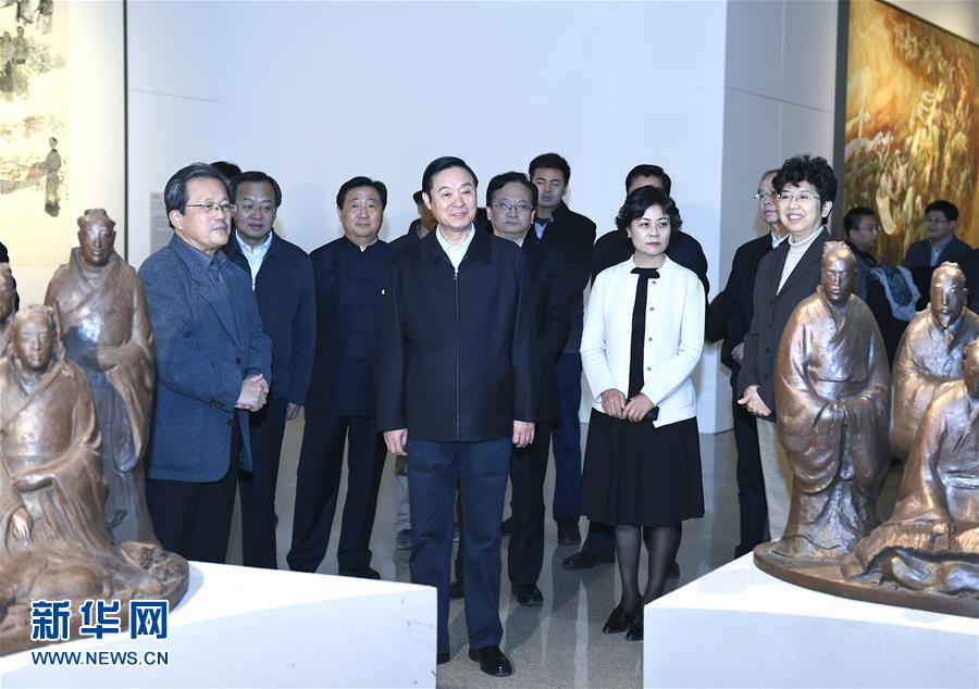 12月6日，中共中央政治局委員、中央書記處書記、中宣部部長劉奇葆在北京參觀中華文明歷史題材美術(shù)創(chuàng)作工程入選作品展覽。 新華社記者張領(lǐng)攝
