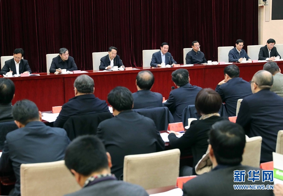 12月10日，中宣部在北京召開學(xué)習(xí)貫徹習(xí)近平總書記在中國文聯(lián)十大、中國作協(xié)九大開幕式上和會見中國記協(xié)第九屆理事會代表時重要講話精神座談會。中共中央政治局委員、中央書記處書記、中宣部部長劉奇葆出席會議并講話。新華社記者 劉衛(wèi)兵 攝 