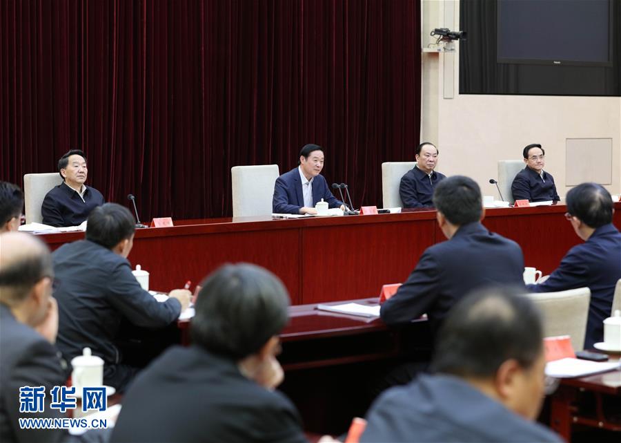 2月17日，在習(xí)近平總書記主持召開黨的新聞輿論工作座談會并發(fā)表重要講話一周年之際，中宣部在北京召開2017年新聞戰(zhàn)線“新春走基層”活動座談會。中共中央政治局委員、中央書記處書記、中宣部部長劉奇葆出席會議并講話。新華社記者 王曄 攝

