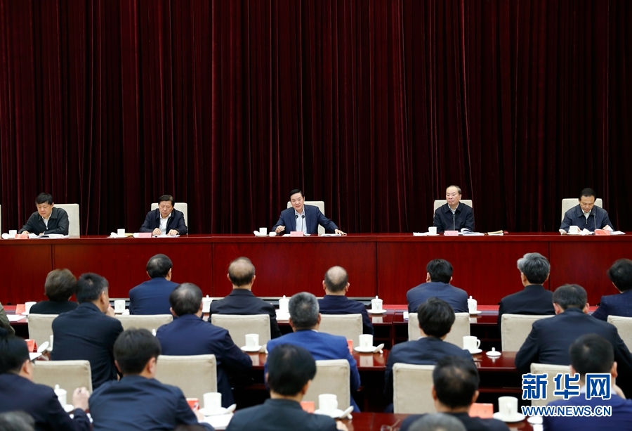 4月13日，中央宣傳部、中央政法委在北京召開貫徹落實(shí)《關(guān)于進(jìn)一步把社會主義核心價值觀融入法治建設(shè)的指導(dǎo)意見》電視電話會議。中共中央政治局委員、中央書記處書記、中宣部部長劉奇葆出席會議并講話。新華社記者丁海濤攝