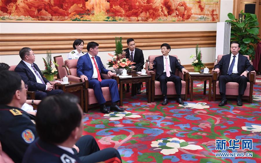 5月8日，中共中央政治局委員、中央政法委書記孟建柱在北京中南海會(huì)見蒙古國法律內(nèi)務(wù)部部長賓巴朝格特。 新華社記者 張鐸 攝