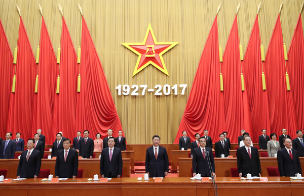 8月1日，慶祝中國(guó)人民解放軍建軍90周年大會(huì)在北京人民大會(huì)堂隆重舉行。中共中央總書記、國(guó)家主席、中央軍委主席習(xí)近平和李克強(qiáng)、張德江、俞正聲、劉云山、王岐山、張高麗等出席大會(huì)。新華社記者 鞠鵬 攝