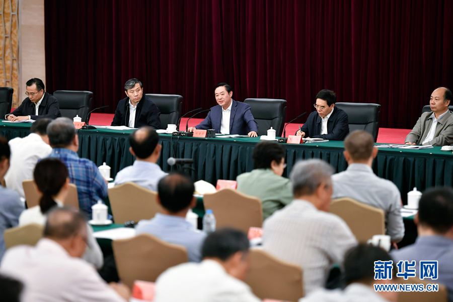 9月7日，中共中央政治局委員、中央書記處書記、中宣部部長劉奇葆在北京出席全國電視劇工作座談會并講話。 新華社記者 燕雁 攝

