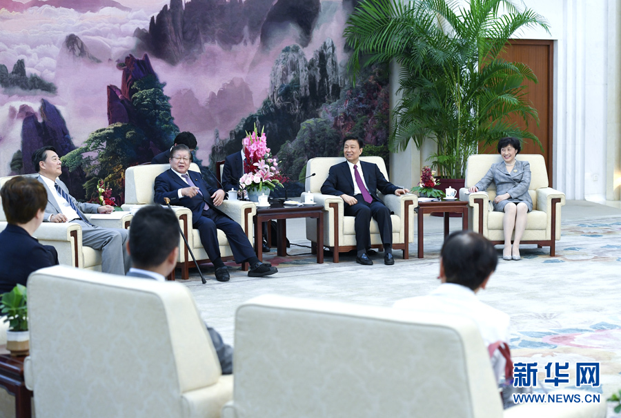 9月20日，國家副主席李源潮在北京會見由黨的最高顧問、前眾議長橫路孝弘率領(lǐng)的日本民進黨政治家代表團。 新華社記者 張領(lǐng) 攝 