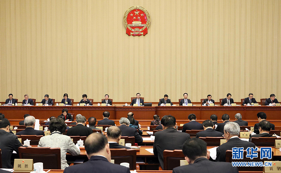12月23日，十二屆全國(guó)人大常委會(huì)第三十一次會(huì)議在北京人民大會(huì)堂舉行第二次全體會(huì)議。張德江委員長(zhǎng)出席。 新華社記者劉衛(wèi)兵攝