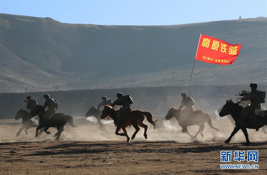 （新華全媒頭條·圖文互動）（14）備戰(zhàn)踏上新起點，練兵展現(xiàn)新氣象——2018中國軍隊新年開訓(xùn)全景大掃描