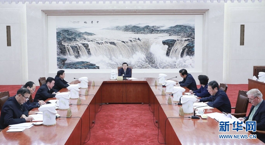 1月22日，中共十二屆全國(guó)人大常委會(huì)黨組在北京召開(kāi)會(huì)議，認(rèn)真學(xué)習(xí)領(lǐng)會(huì)習(xí)近平總書(shū)記在黨的十九屆二中全會(huì)上的重要講話精神，研究全國(guó)人大常委會(huì)貫徹落實(shí)全會(huì)精神、做好憲法修改相關(guān)工作。全國(guó)人大常委會(huì)委員長(zhǎng)、常委會(huì)黨組書(shū)記張德江主持會(huì)議并講話。新華社記者 丁林 攝