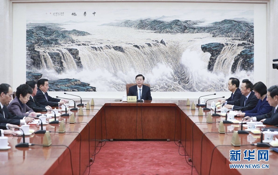 1月22日，十二屆全國人大常委會(huì)第一百零八次委員長會(huì)議在北京人民大會(huì)堂舉行。張德江委員長主持會(huì)議。新華社記者 丁林 攝