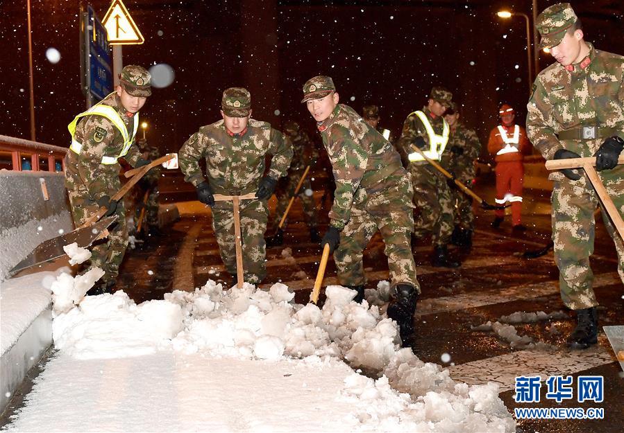 （新華全媒頭條）（1）雨雪冰凍中，他們奮力前行——基層黨員干群抗擊冰雪災(zāi)害紀(jì)實(shí)
