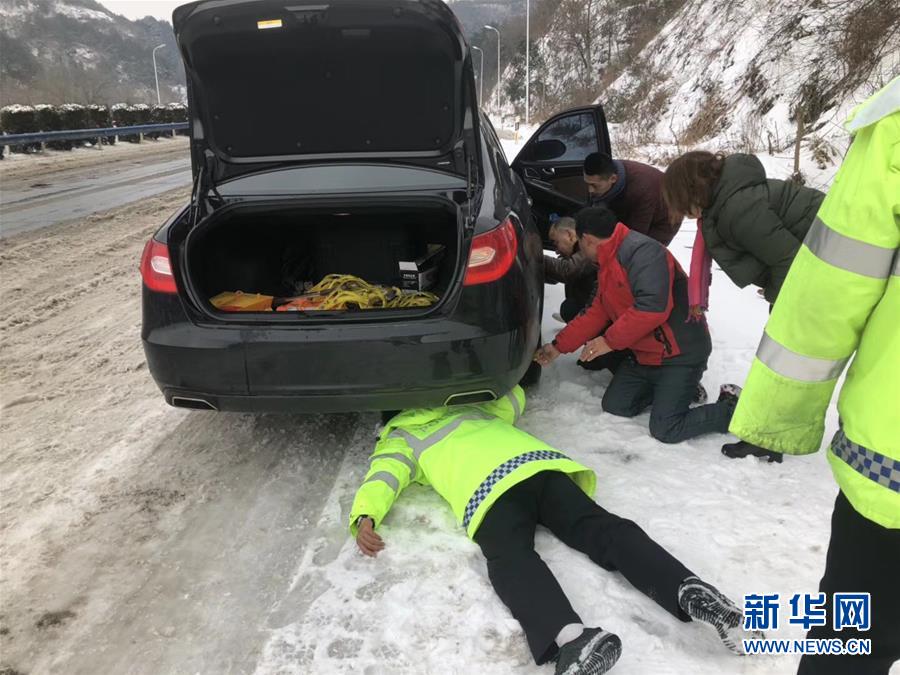 （新華全媒頭條）（4）雨雪冰凍中，他們奮力前行——基層黨員干群抗擊冰雪災(zāi)害紀(jì)實(shí)