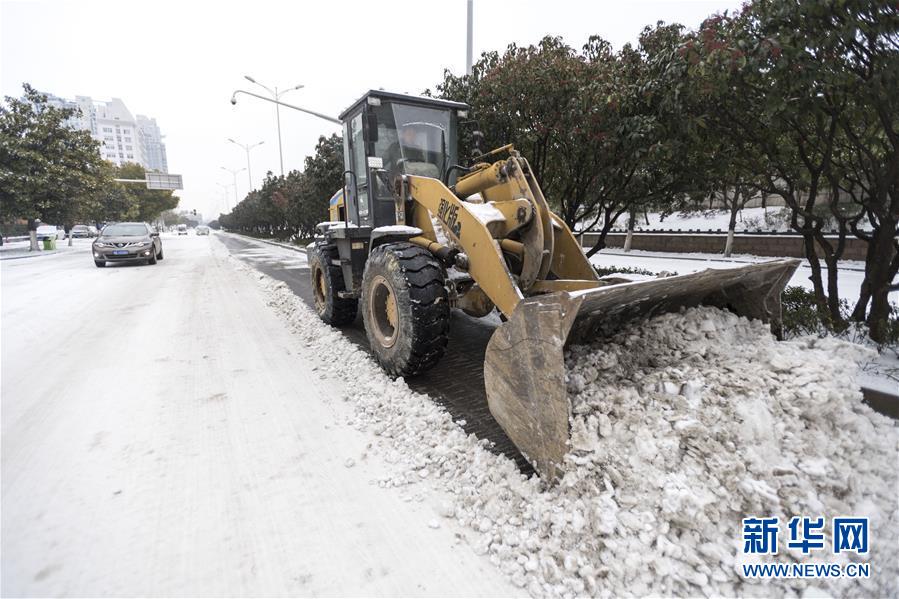 （新華全媒頭條）（9）雨雪冰凍中，他們奮力前行——基層黨員干群抗擊冰雪災(zāi)害紀實