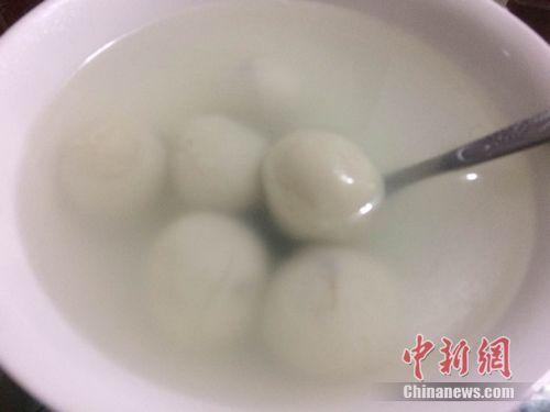 資料圖：湯圓煮制后，表面比元宵光滑，湯水相對清澈。 <a target='_blank'  ><p  align=