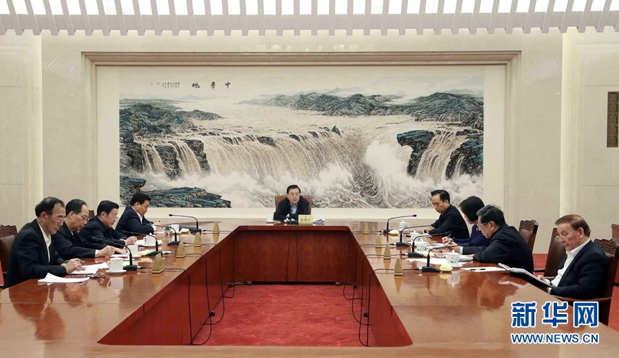 3月2日，中共十二屆全國人大常委會黨組在北京召開會議，學(xué)習(xí)貫徹習(xí)近平總書記在黨的十九屆三中全會上的重要講話和全會精神。全國人大常委會委員長、常委會黨組書記張德江主持會議并講話。新華社記者劉衛(wèi)兵攝