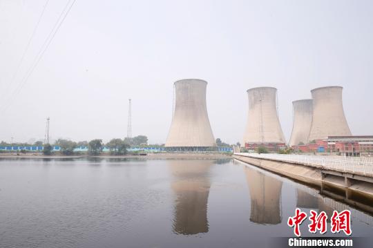 按照規(guī)劃，位于首鋼園區(qū)內(nèi)的滑雪大跳臺(tái)建成后將成為世界首例永久保留和使用的單板大跳臺(tái)場(chǎng)地。圖為單板大跳臺(tái)選址所在地。　韓海丹 攝