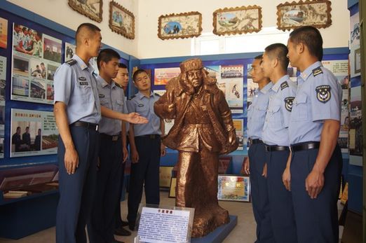 【網(wǎng)絡(luò)媒體國(guó)防行】軍中小能手！漠河雷達(dá)站里，別樣軍旅文化生活讓人“驚艷”