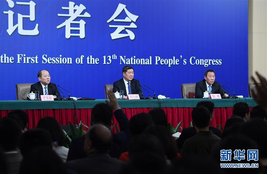 （兩會(huì)·XHDW）（3）國家發(fā)改委主任何立峰等就“創(chuàng)新和完善宏觀調(diào)控，推動(dòng)高質(zhì)量發(fā)展”答記者問