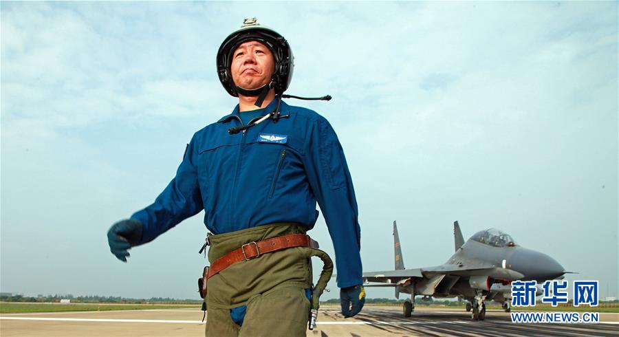 （新華全媒頭條·圖文互動(dòng)）（1）戰(zhàn)鷹，為祖國(guó)奮飛——記空軍航空兵某旅旅長(zhǎng)、特級(jí)飛行員郝井文