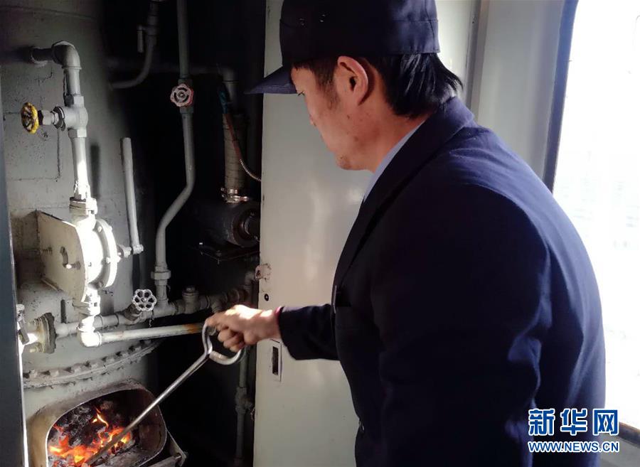 （新春走基層·圖文互動）（3）變的是時間，不變的是溫情——開往小興安嶺深處的幸福“慢火車”
