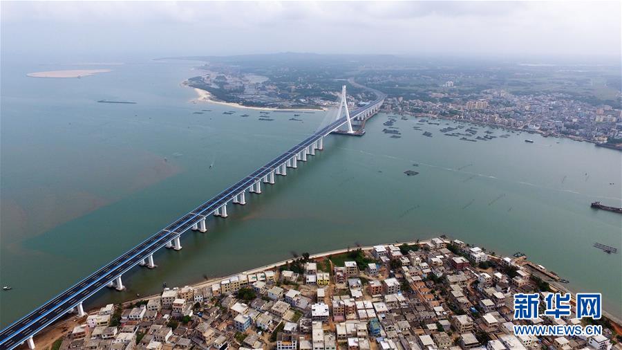 （社會(huì)）（2）海南海文大橋建成通車(chē)