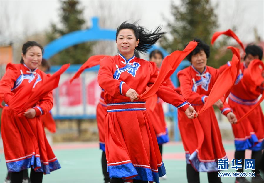 （壯麗70年·奮斗新時(shí)代·圖文互動(dòng)）（1）情同一家，守望相助，共奔小康——內(nèi)蒙古興安盟巴彥敖包嘎查民族團(tuán)結(jié)見聞