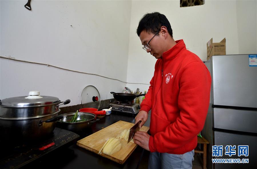 （愛國情 奮斗者·圖文互動）（4） “解民生之多艱，育天下之英才”——中國農(nóng)大師生扎根田野書寫奉獻(xiàn)之歌
