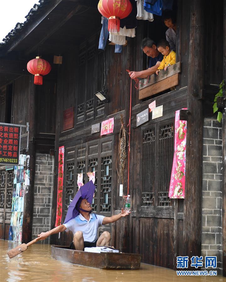 （抗洪搶險·圖文互動）（5）洪水來時，那暖心的民間救援