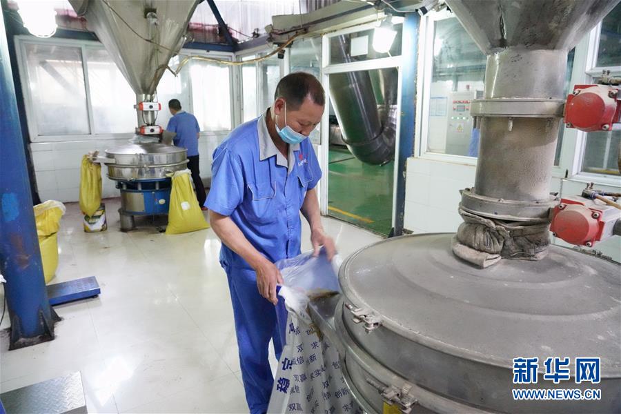 （在習近平新時代中國特色社會主義思想指引下&mdash;&mdash;新時代新作為新篇章&middot;總書記關心的百姓身邊事&middot;圖文互動）（2）大污染變身&ldquo;大寶藏&rdquo;：治理畜禽糞污，他們這樣干！