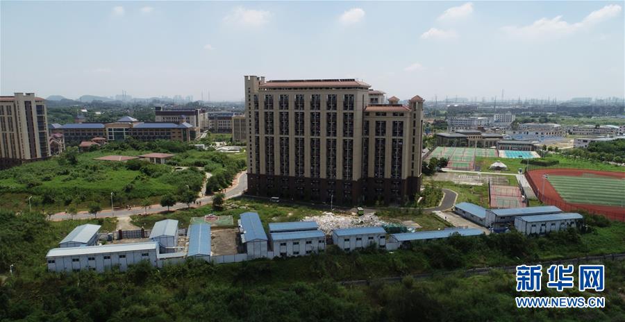 （在習(xí)近平新時代中國特色社會主義思想指引下——新時代新作為新篇章·圖文互動）（1）“我們給火箭做減重”——高?？萍紕?chuàng)新進(jìn)行時