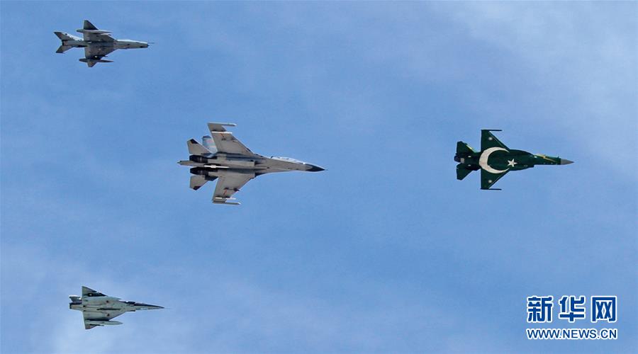 （新華全媒頭條·人民空軍70年·圖文互動）（8）陽光照耀奮飛的航程——黨中央、中央軍委和習(xí)主席關(guān)心人民空軍建設(shè)發(fā)展紀(jì)實