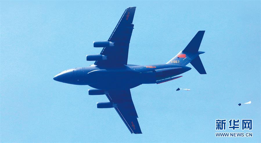 （新華全媒頭條·人民空軍70年·圖文互動）（10）陽光照耀奮飛的航程——黨中央、中央軍委和習(xí)主席關(guān)心人民空軍建設(shè)發(fā)展紀(jì)實