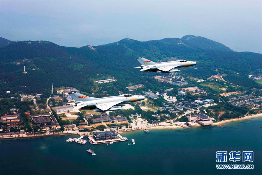 （新華全媒頭條·人民空軍70年·圖文互動）（11）陽光照耀奮飛的航程——黨中央、中央軍委和習(xí)主席關(guān)心人民空軍建設(shè)發(fā)展紀(jì)實