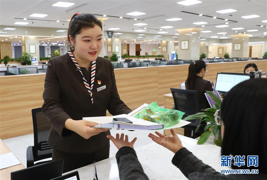 （四中全會精神在基層·圖文互動）（1）千億資本為何在這里匯聚？——遼寧沈撫新區(qū)優(yōu)化營商環(huán)境見聞