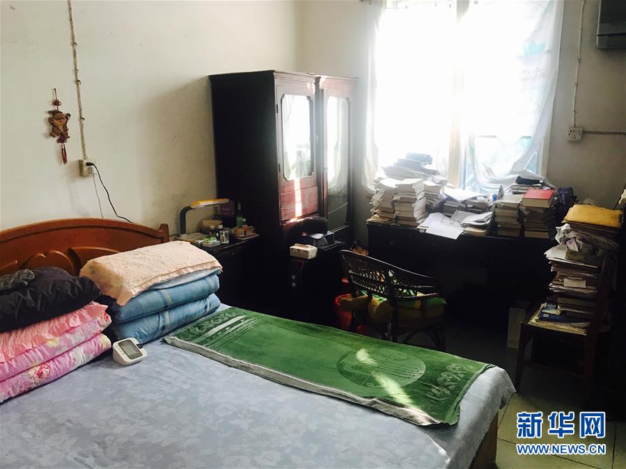 （新華全媒頭條·圖文互動(dòng)）（11）滄海橫流 信仰彌堅(jiān)——記共產(chǎn)黨員、湘潭大學(xué)九旬教授滄南
